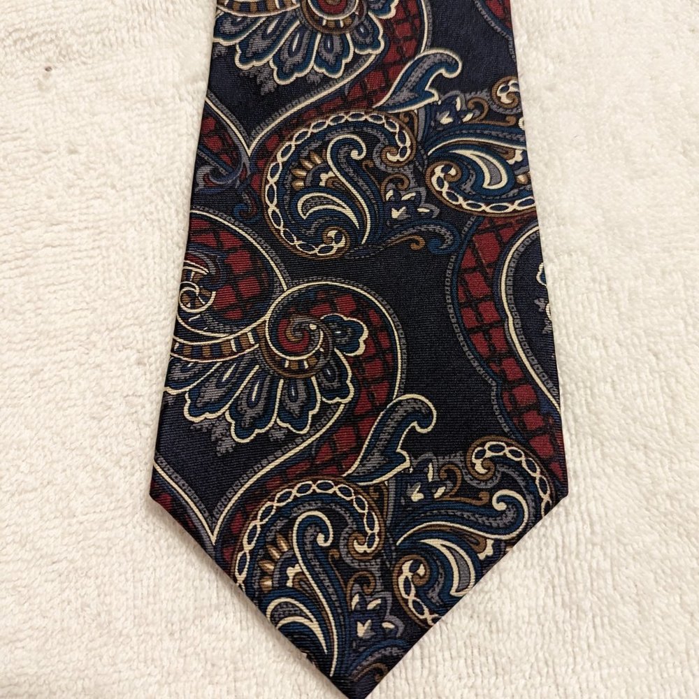 Dark blue paisley tie by Claybrooke, 100% silk, new